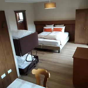 Aparthotel House Erika, Premadio